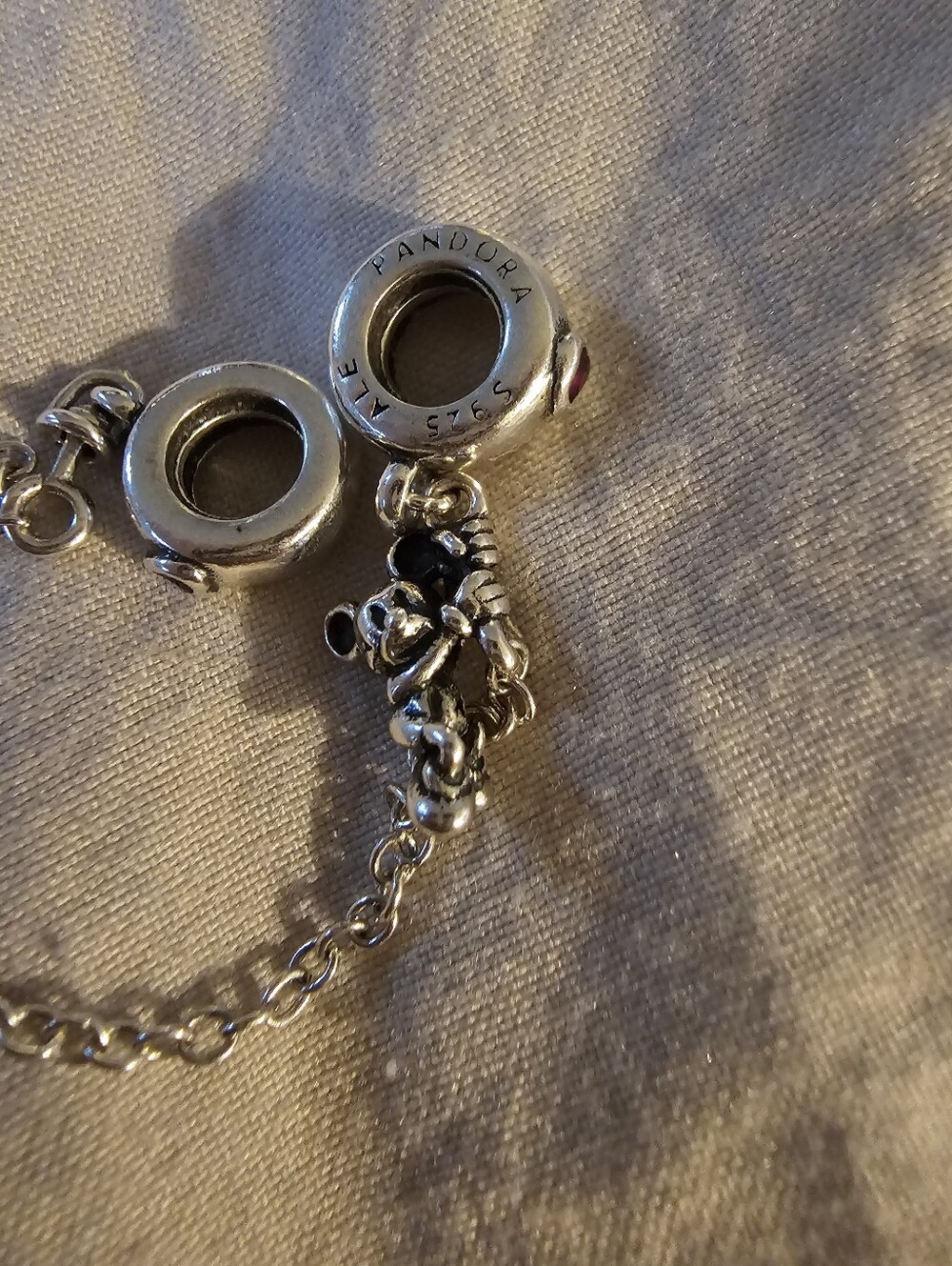 PANDORA MICKEY AND HEART SAFTY CHAIN